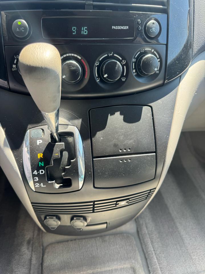 Toyota Sienna  2004