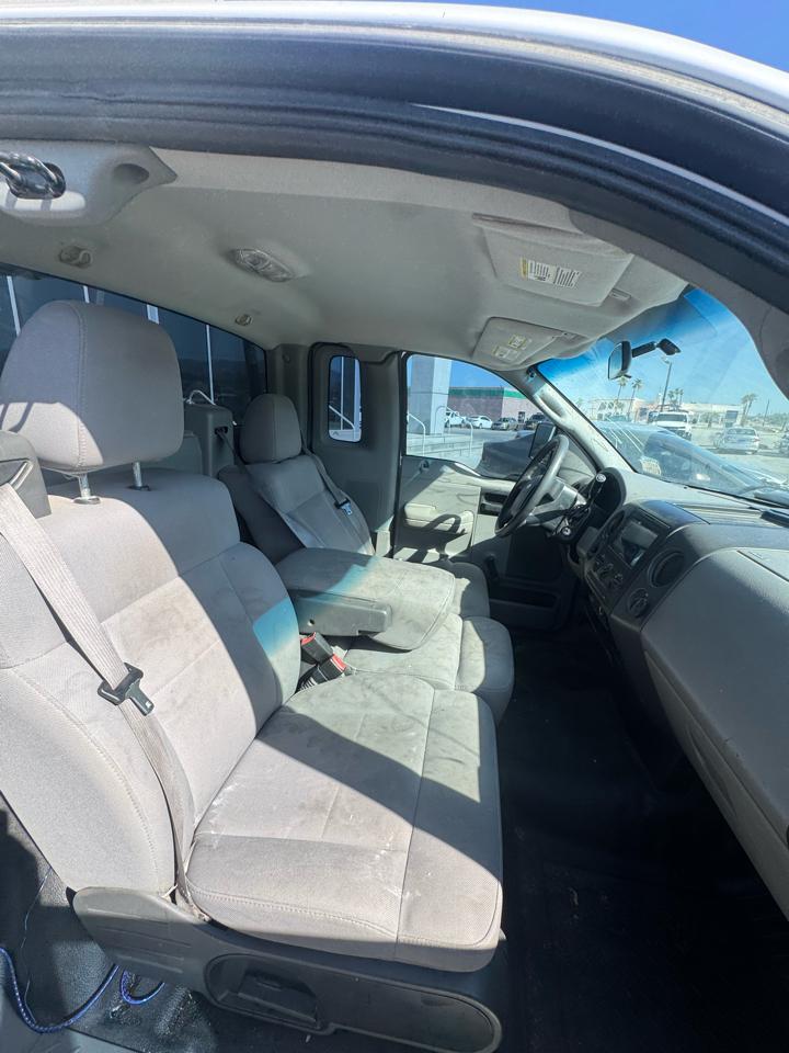Ford F-150 Reg Cab 126" STX 2006