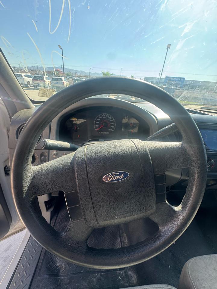 Ford F-150 Reg Cab 126" STX 2006