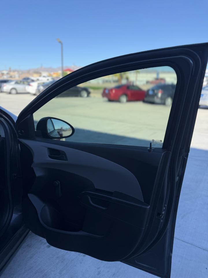 Chevrolet Sonic 4dr Sdn Auto LS 2017