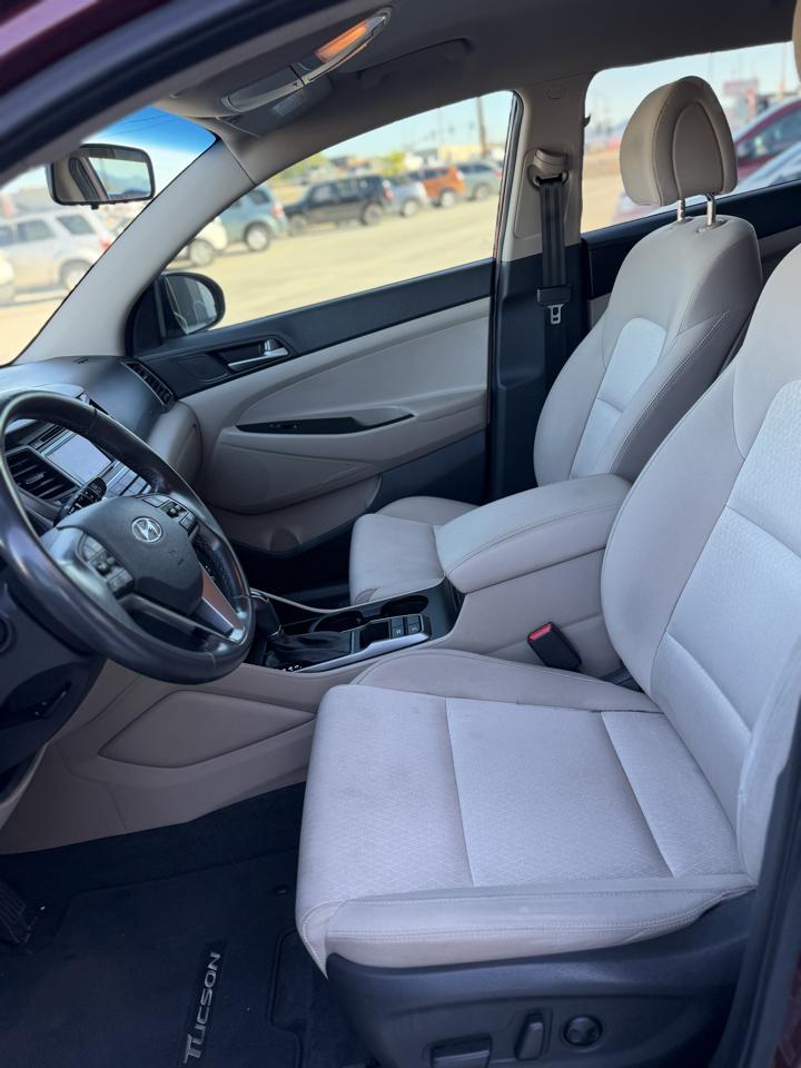 Hyundai Tucson FWD 4dr Sport w/Beige Int 2016