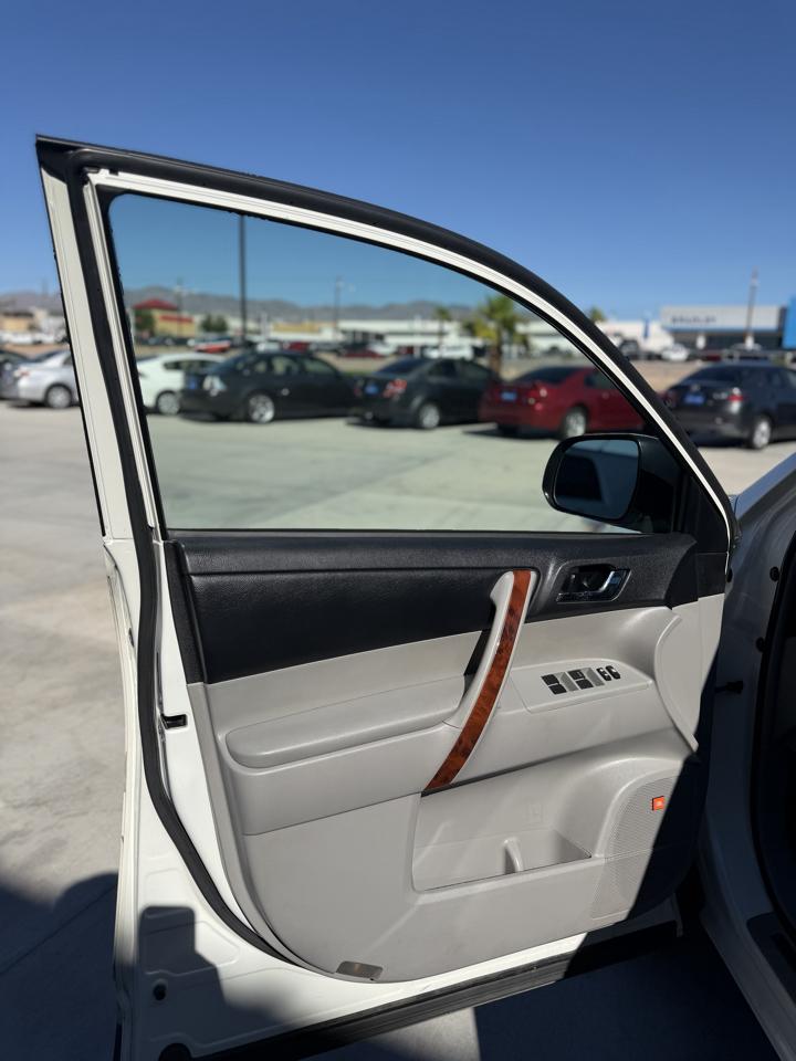 Toyota Highlander  2012
