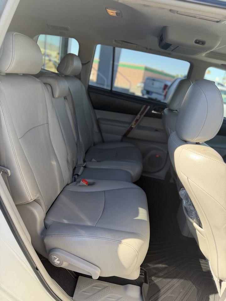 Toyota Highlander  2012