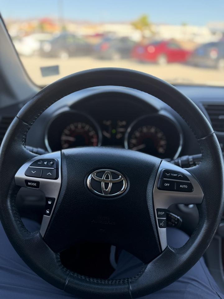 Toyota Highlander  2012
