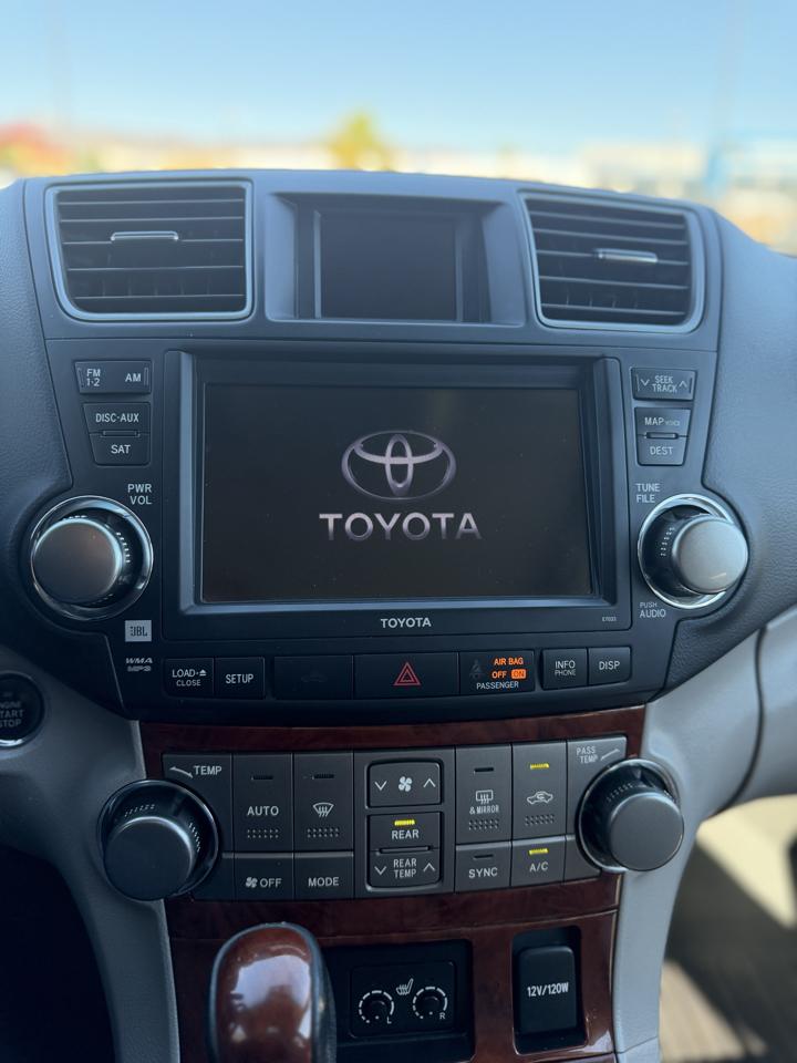 Toyota Highlander  2012