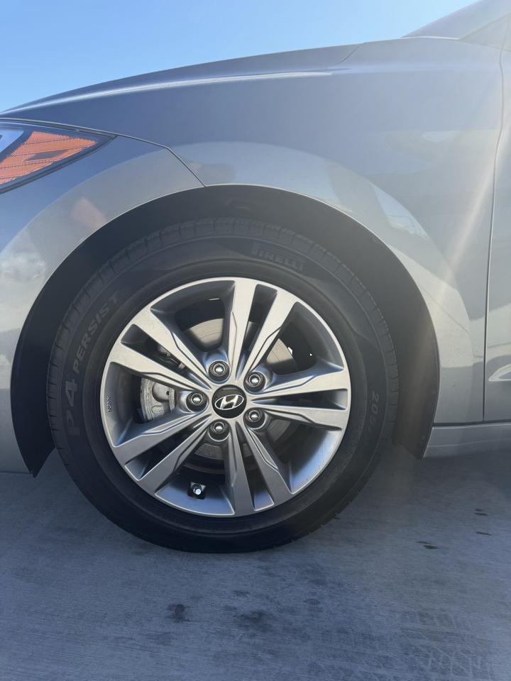 Hyundai Elantra  2018