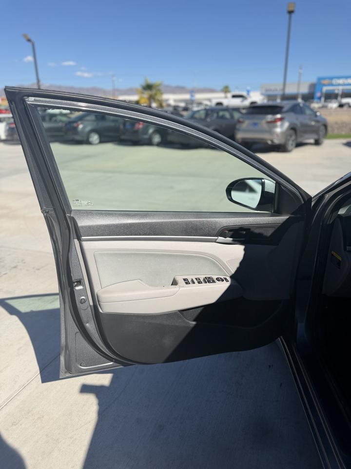 Hyundai Elantra  2018