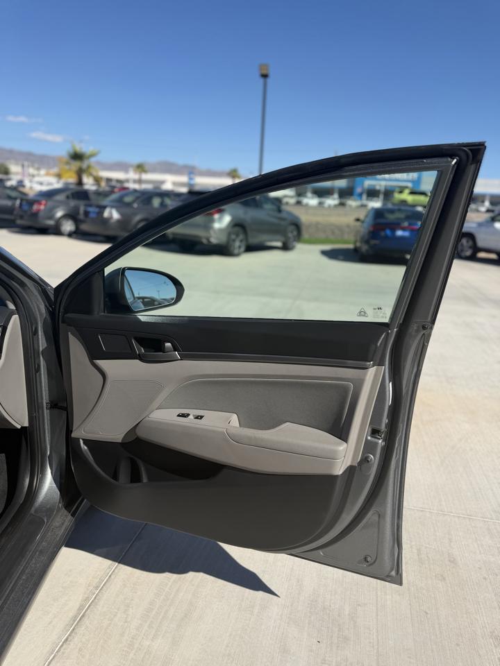 Hyundai Elantra  2018