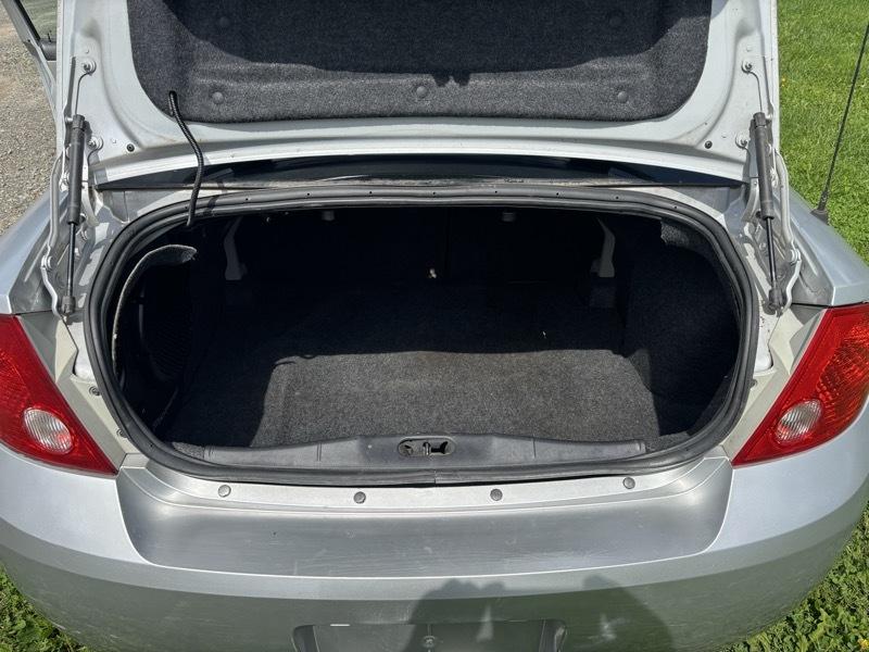 Chevrolet Cobalt LS Sedan 2005