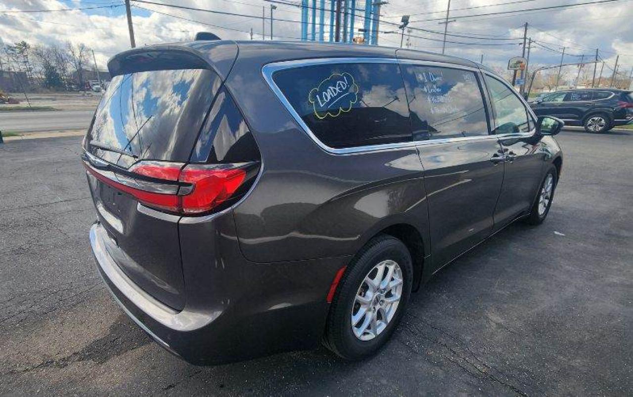 Chrysler Pacifica Touring L FWD 2023
