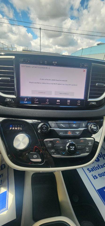 Chrysler Pacifica Touring L FWD 2023