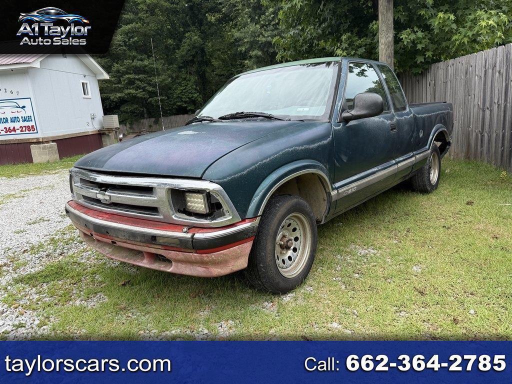 1996 Chevrolet S-10 Ext Cab 122.9" WB LS