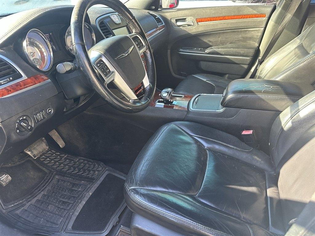 Chrysler 300 4dr Sdn V6 Limited RWD 2012