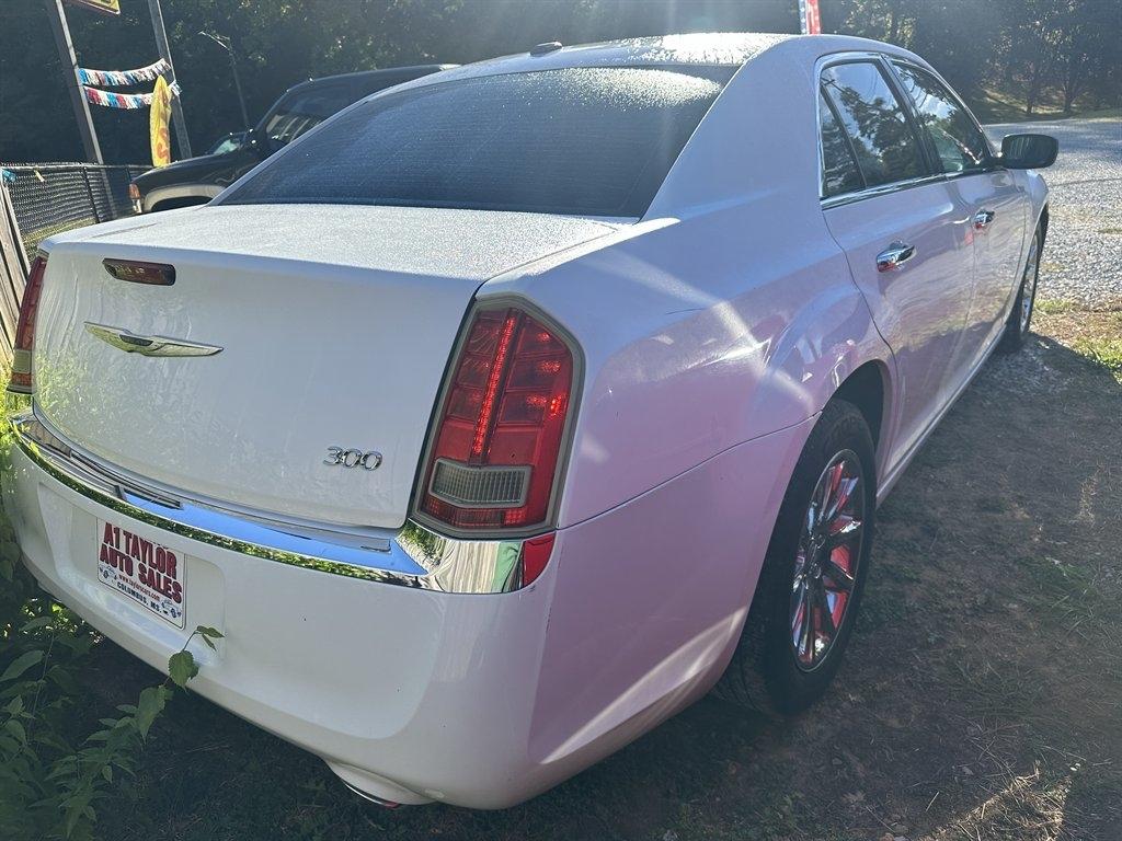 Chrysler 300 4dr Sdn V6 Limited RWD 2012
