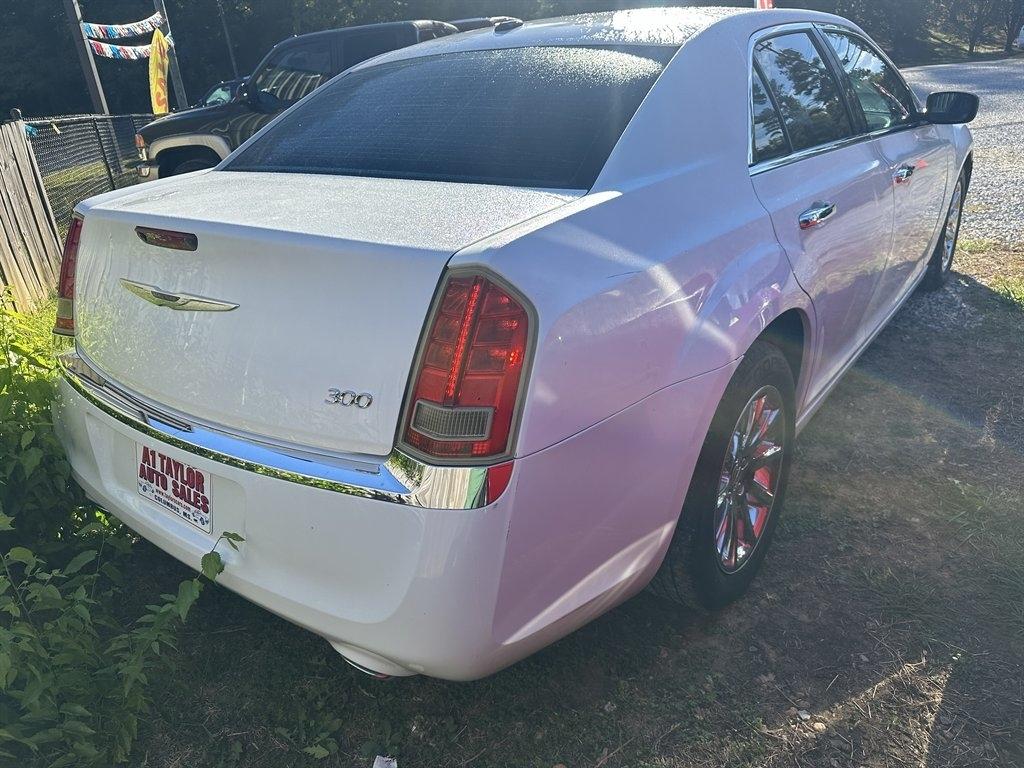 Chrysler 300 4dr Sdn V6 Limited RWD 2012