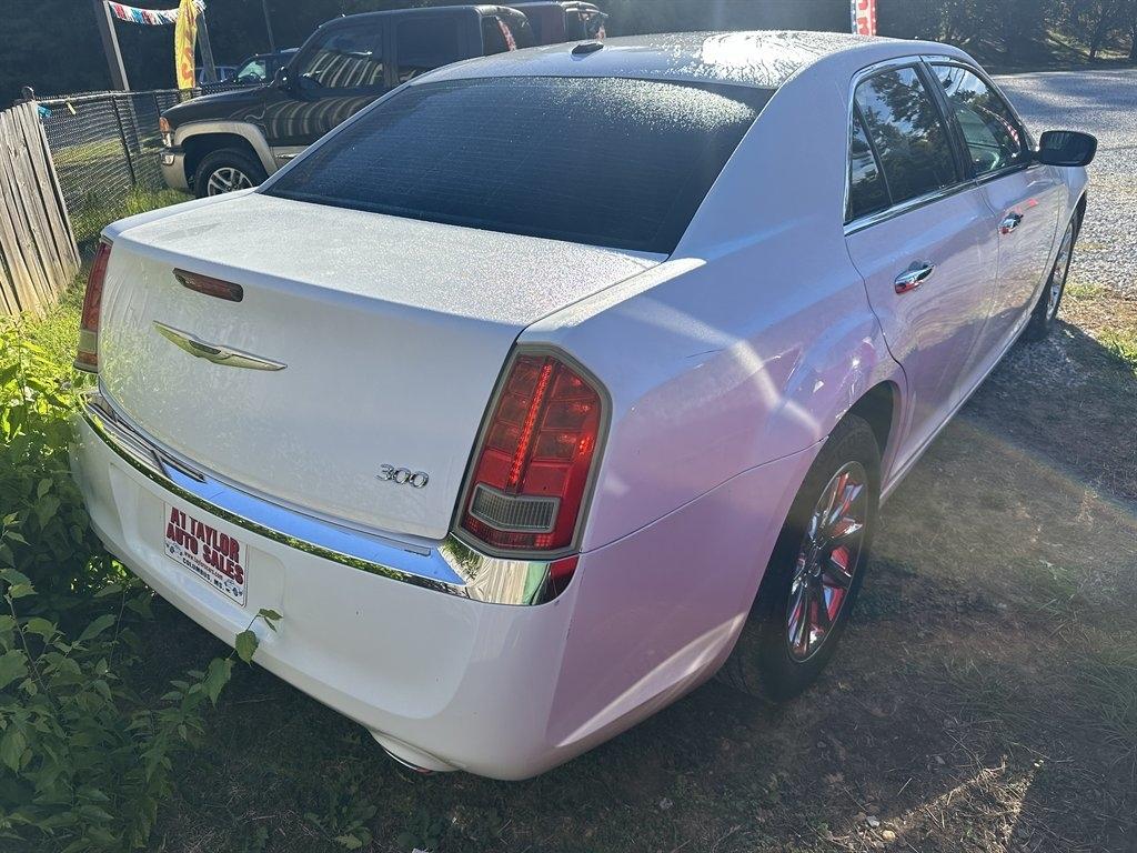Chrysler 300 4dr Sdn V6 Limited RWD 2012