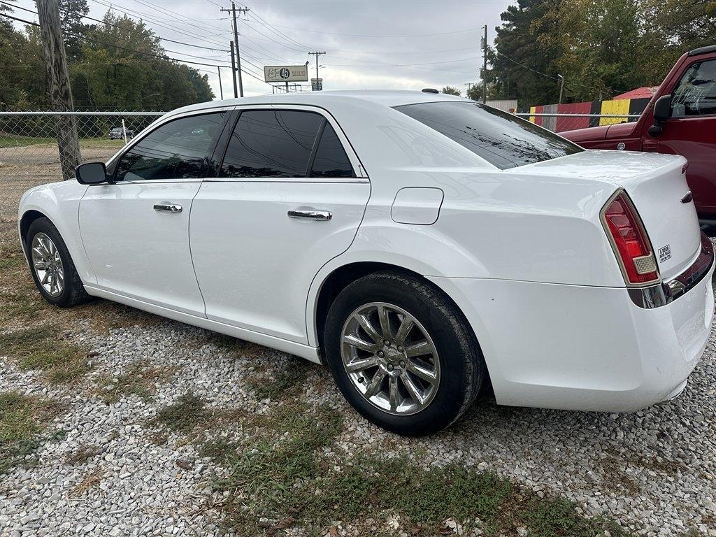 Chrysler 300 4dr Sdn V6 Limited RWD 2012