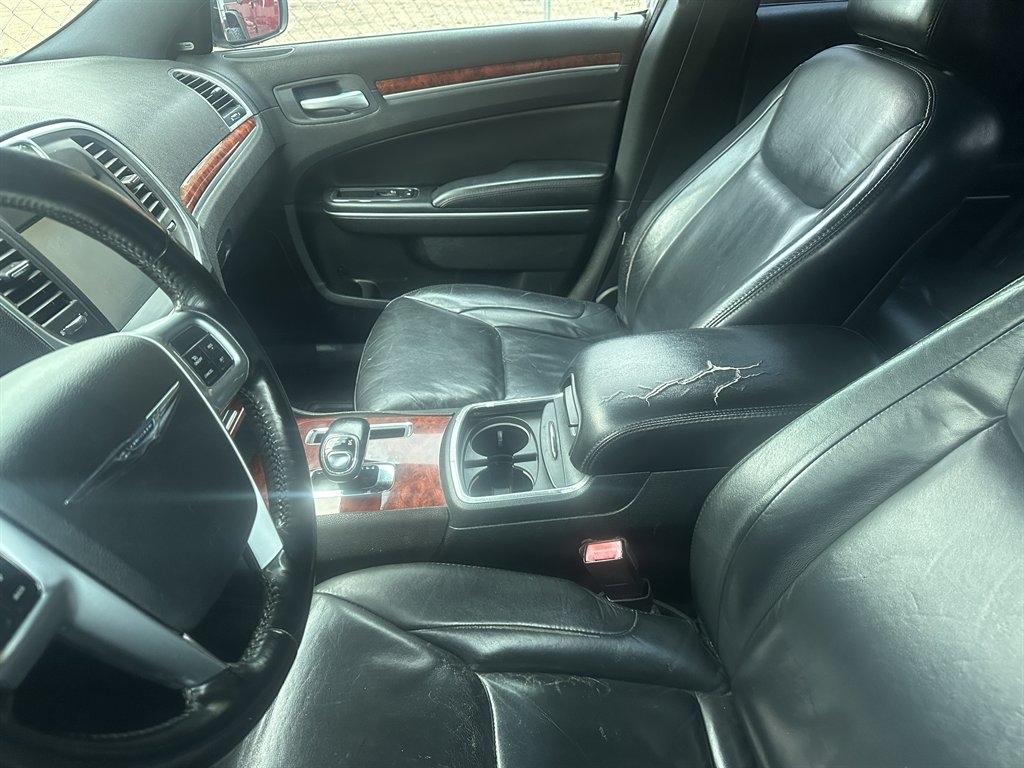 Chrysler 300 4dr Sdn V6 Limited RWD 2012