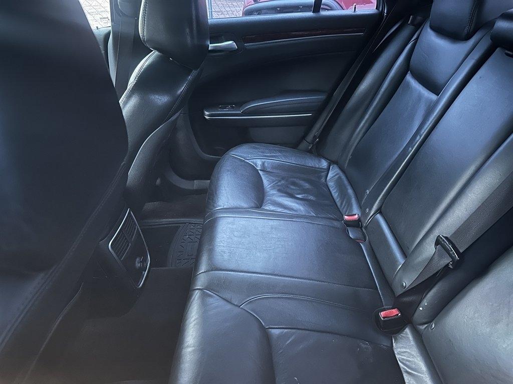 Chrysler 300 4dr Sdn V6 Limited RWD 2012