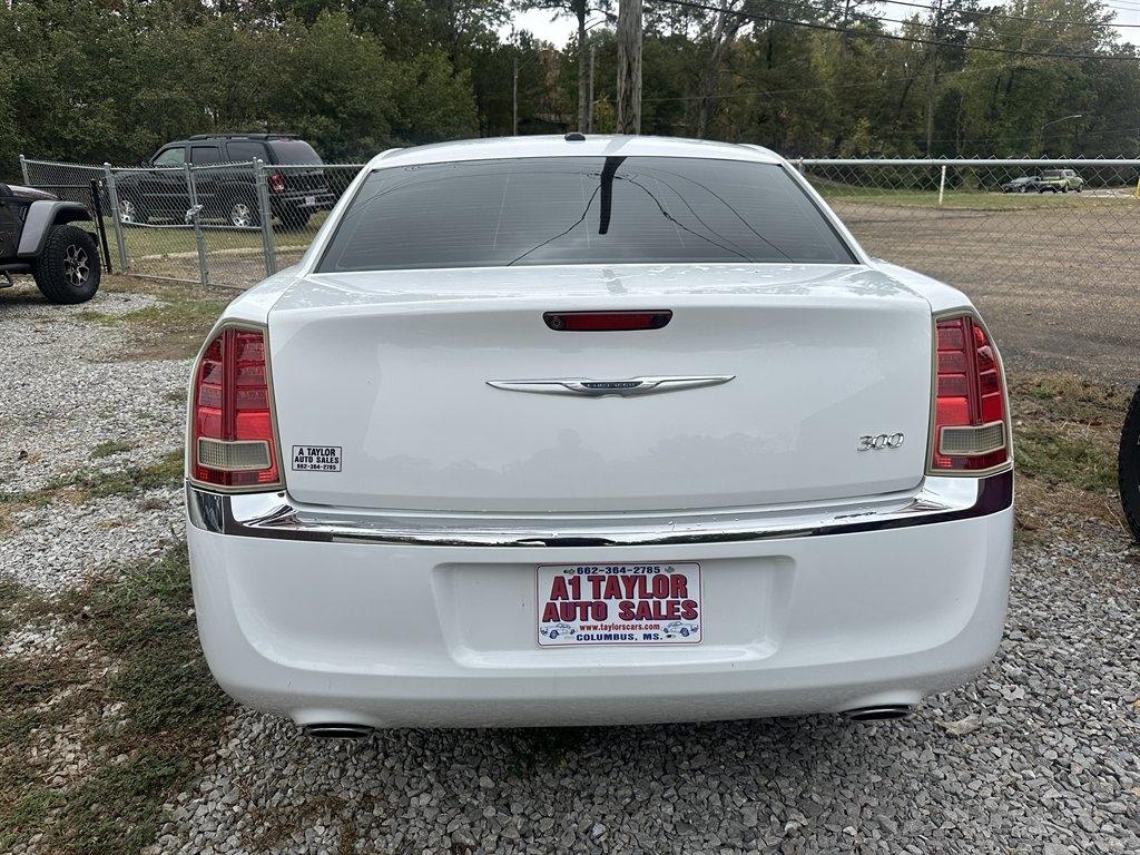 Chrysler 300 4dr Sdn V6 Limited RWD 2012