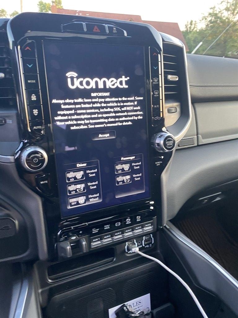 RAM 2500 Laramie 4x4 Crew Cab 6'4" Box 2021
