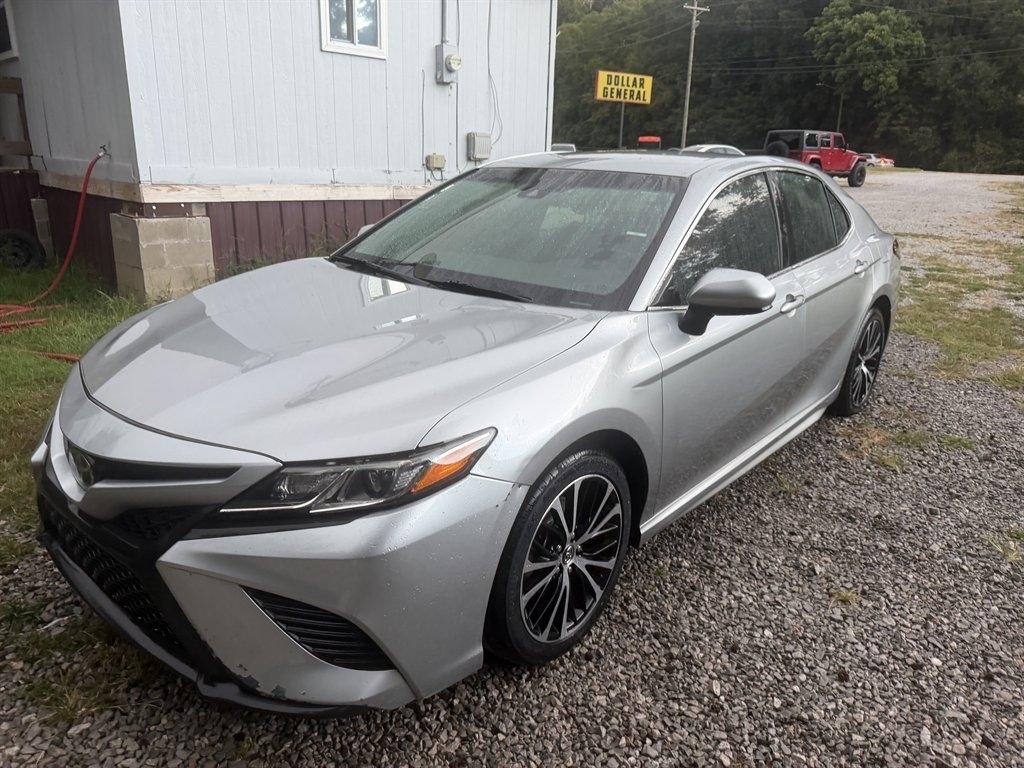 Toyota Camry SE Auto (Natl) 2020