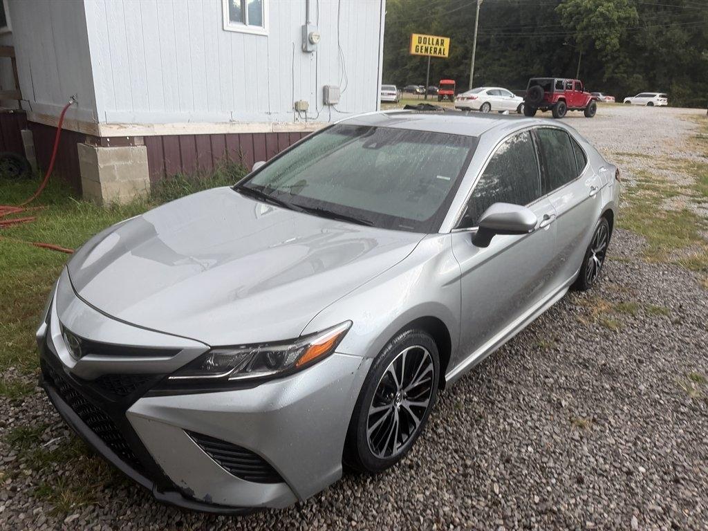 Toyota Camry SE Auto (Natl) 2020