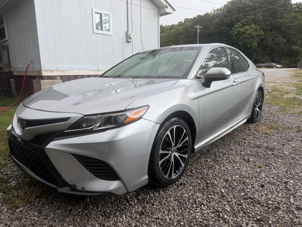 Toyota Camry SE Auto (Natl) 2020