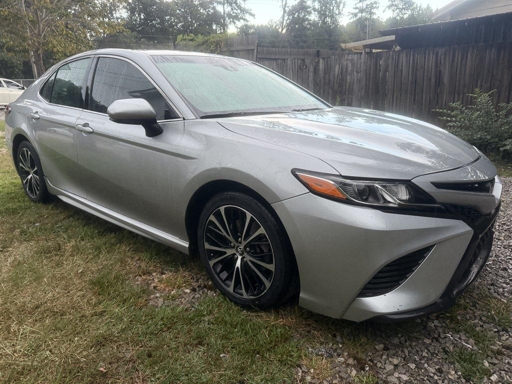 Toyota Camry SE Auto (Natl) 2020