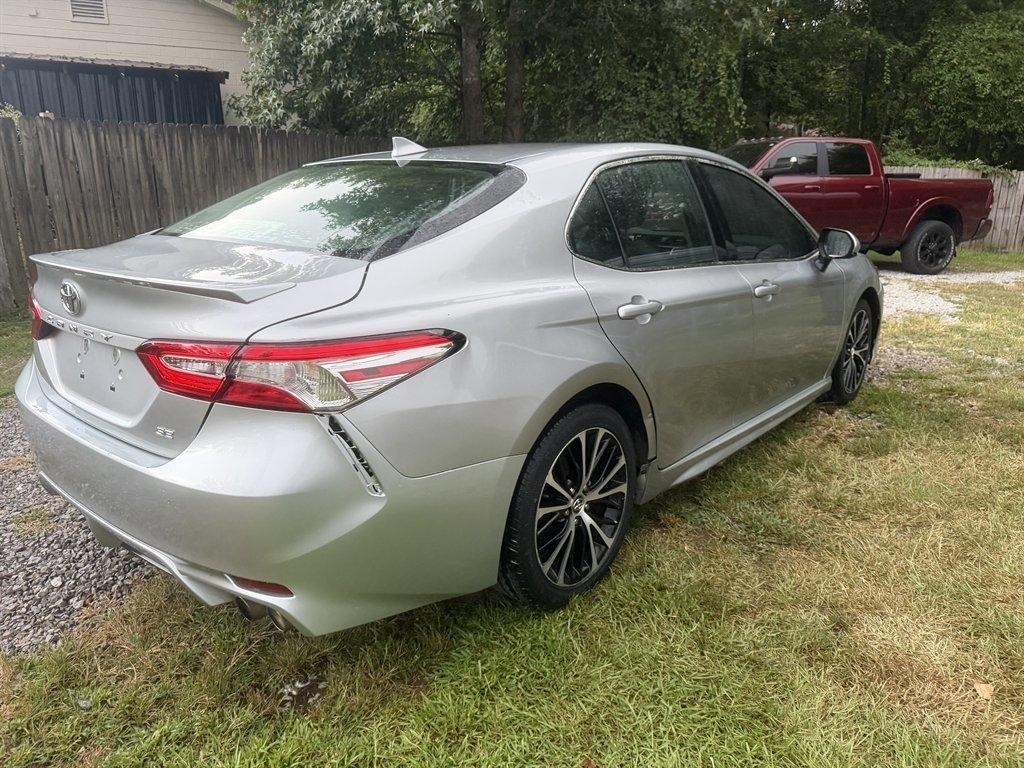 Toyota Camry SE Auto (Natl) 2020