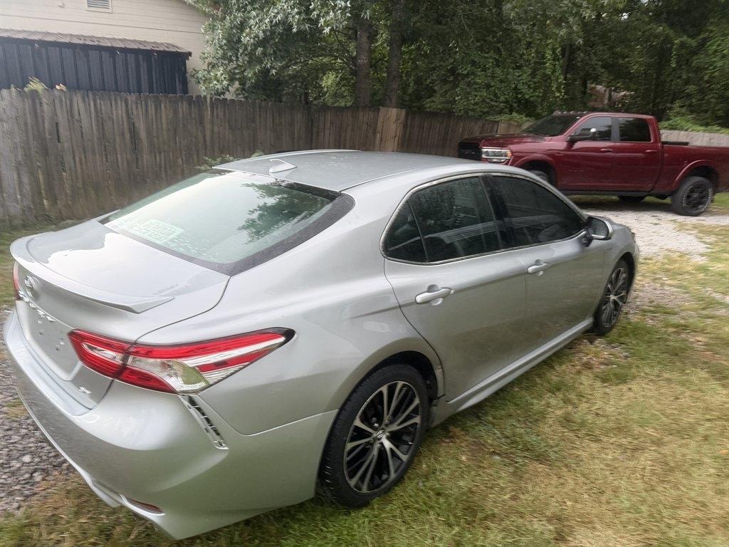 Toyota Camry SE Auto (Natl) 2020