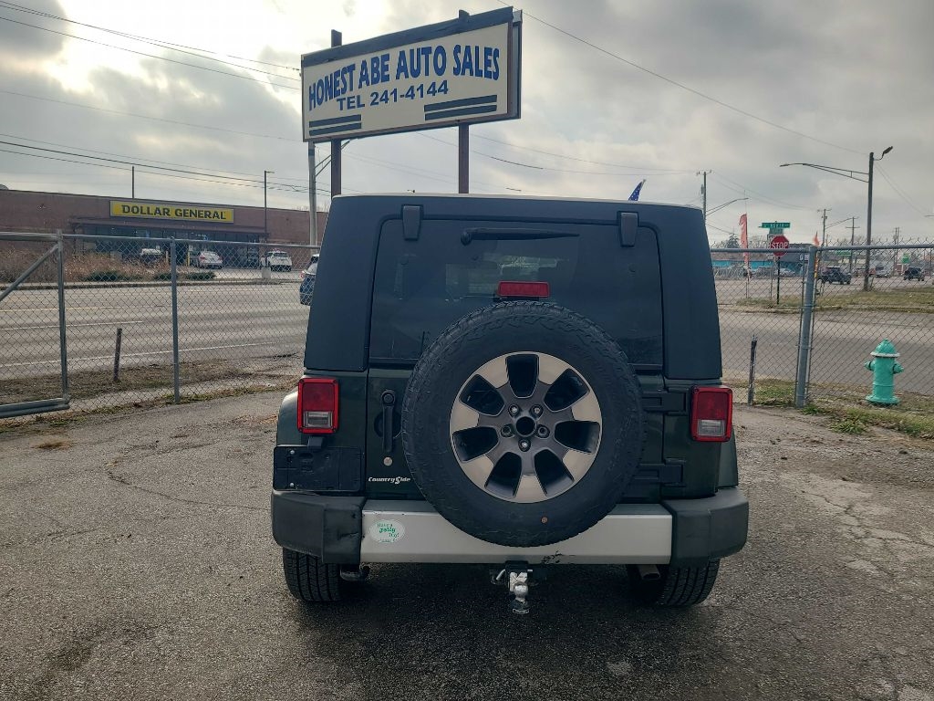 Jeep Wrangler Unlimited Sahara 2WD 2010