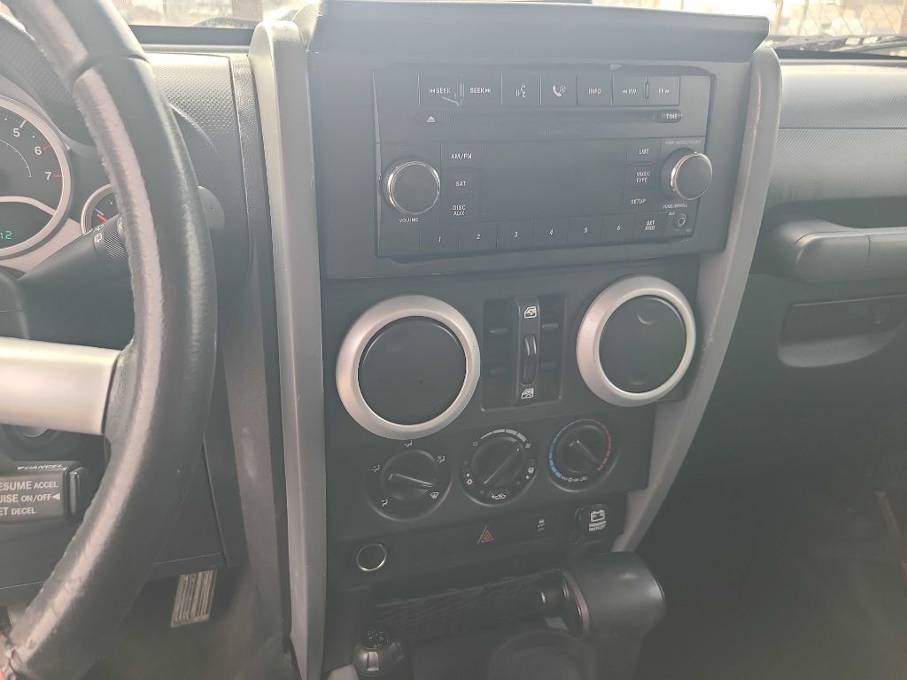 Jeep Wrangler Unlimited Sahara 2WD 2010