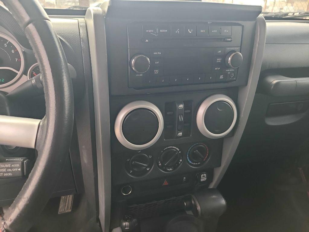 Jeep Wrangler Unlimited Sahara 2WD 2010