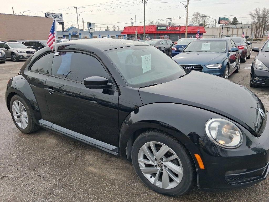 Volkswagen Beetle 2.5L w/Sunroof Sound & Nav 2014