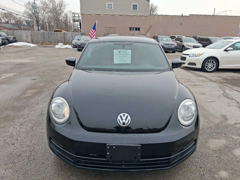 Volkswagen Beetle 2.5L w/Sunroof Sound & Nav 2014
