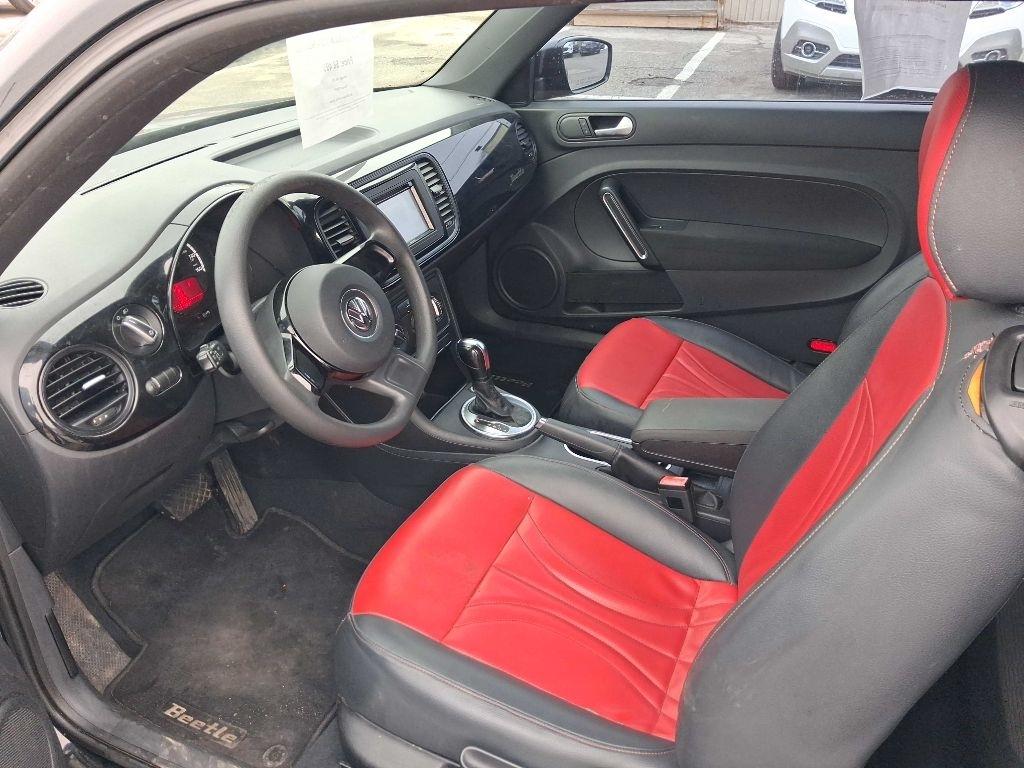 Volkswagen Beetle 2.5L w/Sunroof Sound & Nav 2014