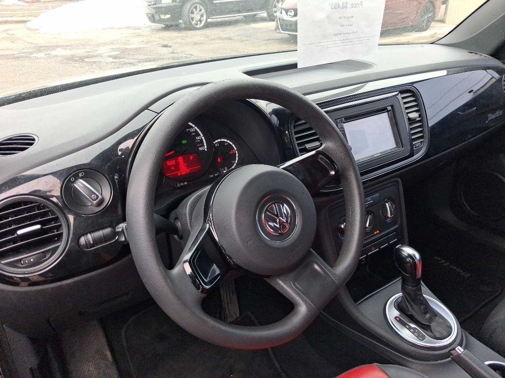 Volkswagen Beetle 2.5L w/Sunroof Sound & Nav 2014