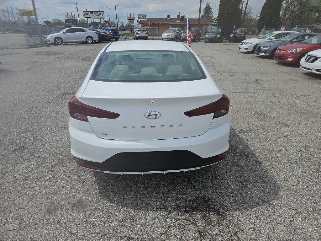 Hyundai Elantra SE 6M 2020