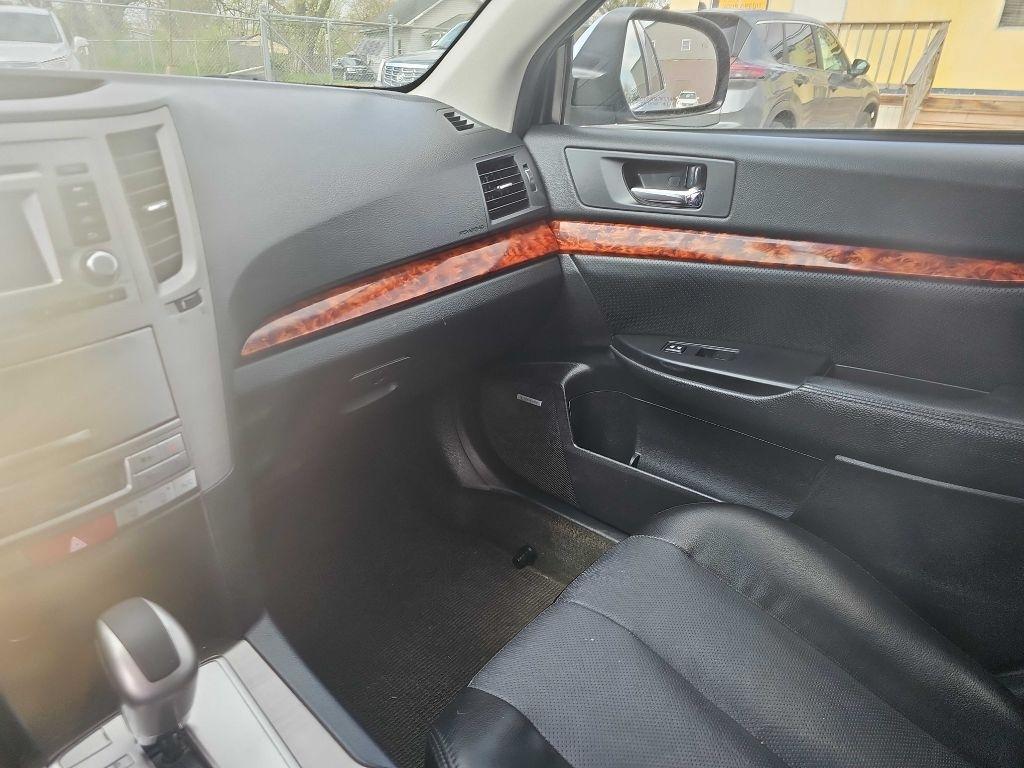 Subaru Outback 2.5i Limited 2012