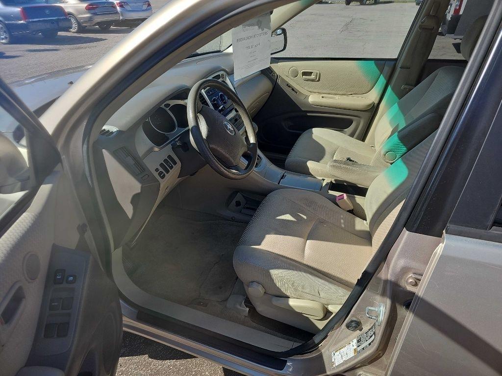 Toyota Highlander 2WD with 3rd-Row Seat 2006