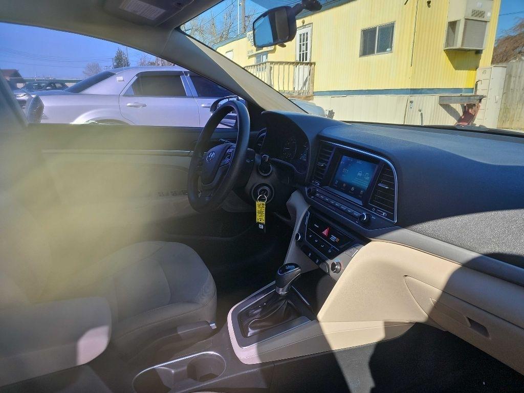 Hyundai Elantra Value Edition 6A 2017