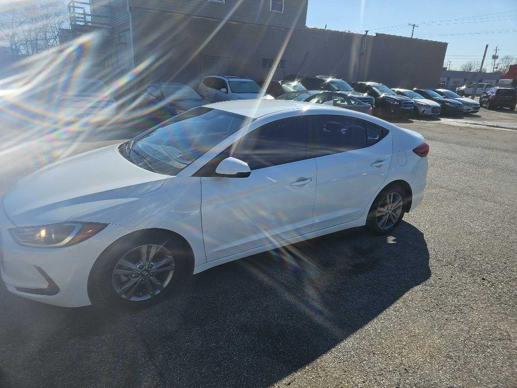 Hyundai Elantra Value Edition 6A 2017