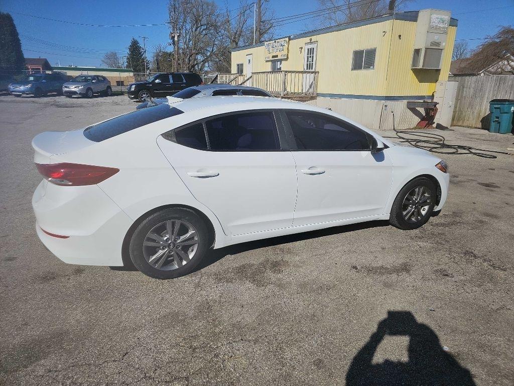 Hyundai Elantra Value Edition 6A 2017