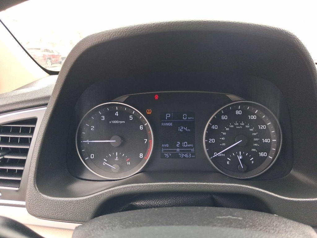 Hyundai Elantra Value Edition 6A 2017