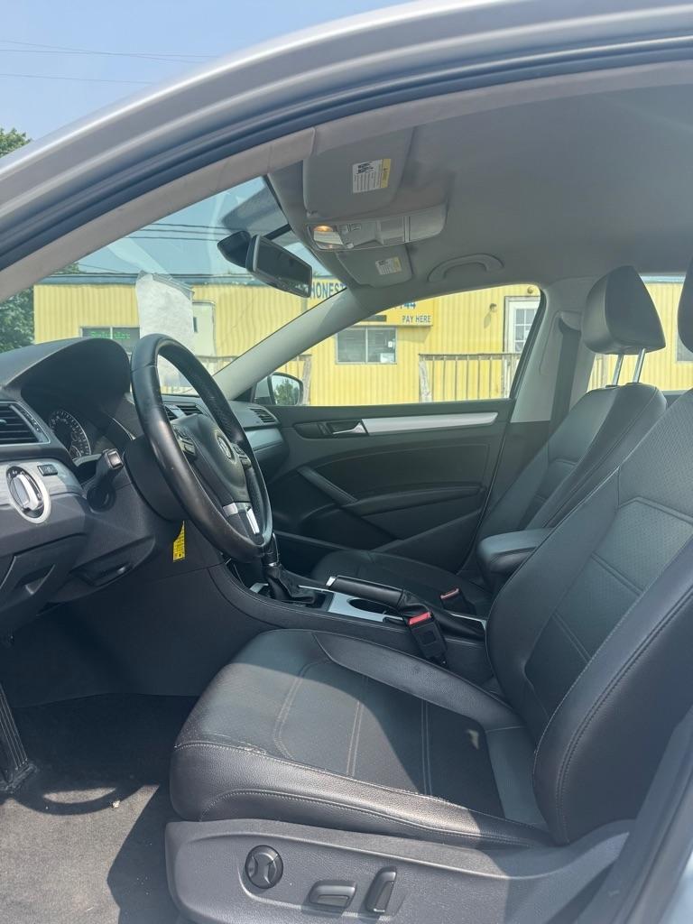 Volkswagen Passat 2.5L SE AT 2013