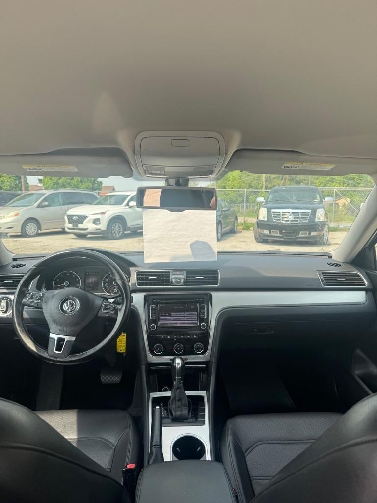 Volkswagen Passat 2.5L SE AT 2013