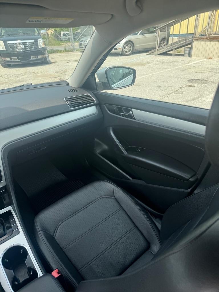 Volkswagen Passat 2.5L SE AT 2013