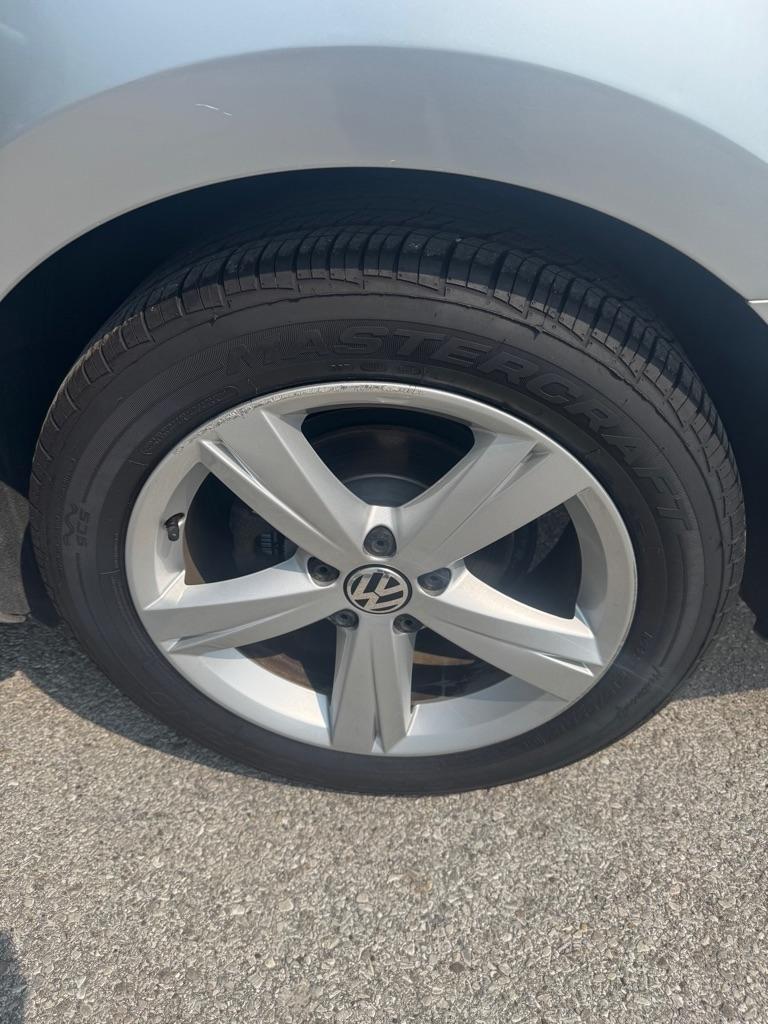 Volkswagen Passat 2.5L SE AT 2013