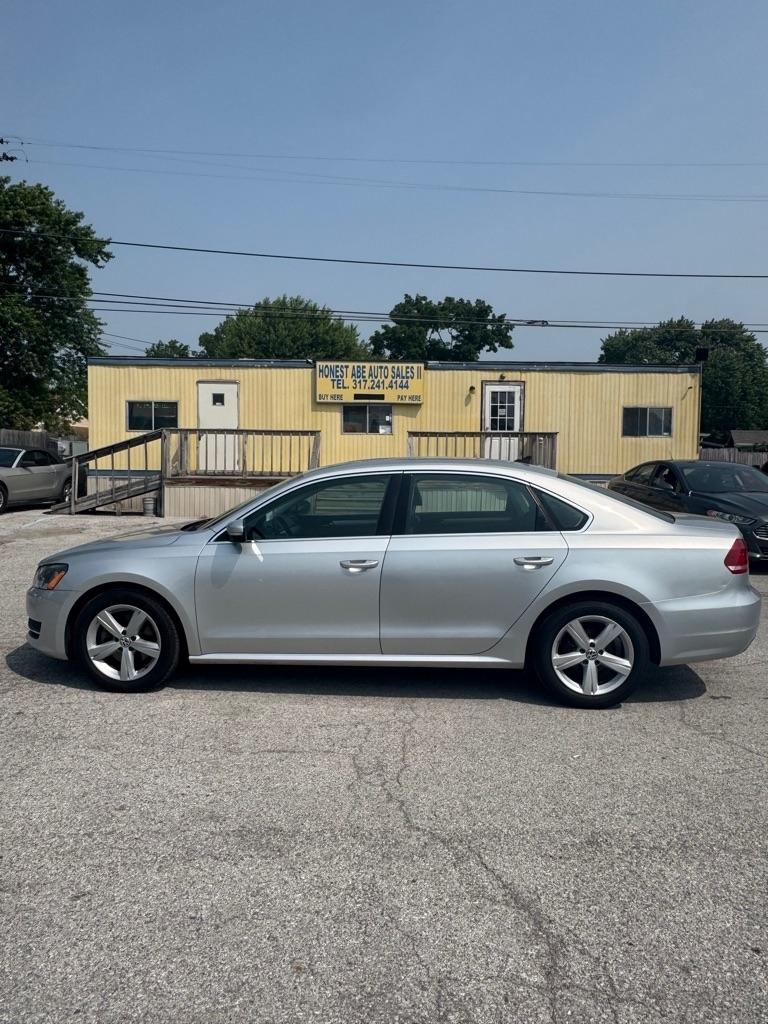 Volkswagen Passat 2.5L SE AT 2013